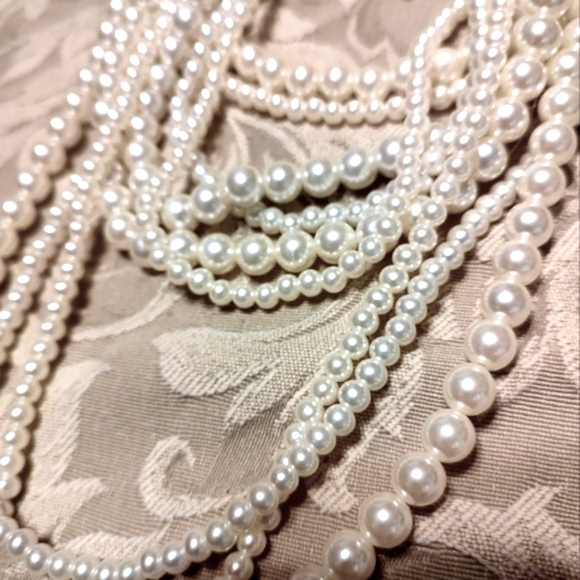 🌹 Exquisite Draping Creamy Ivory Pearl Statement Necklace - Picture 6 of 12